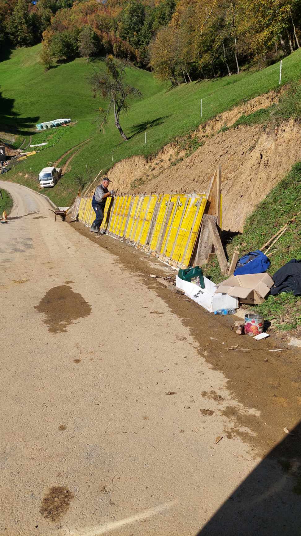 Opaž podpornega zidu